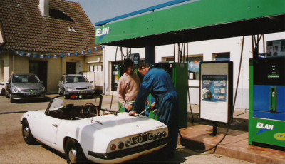 French petrol 2006.jpg and 